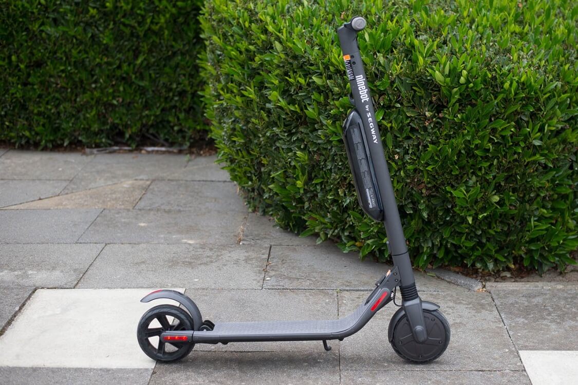 Ninebot Kickscooter by Segway ES4 — Charging