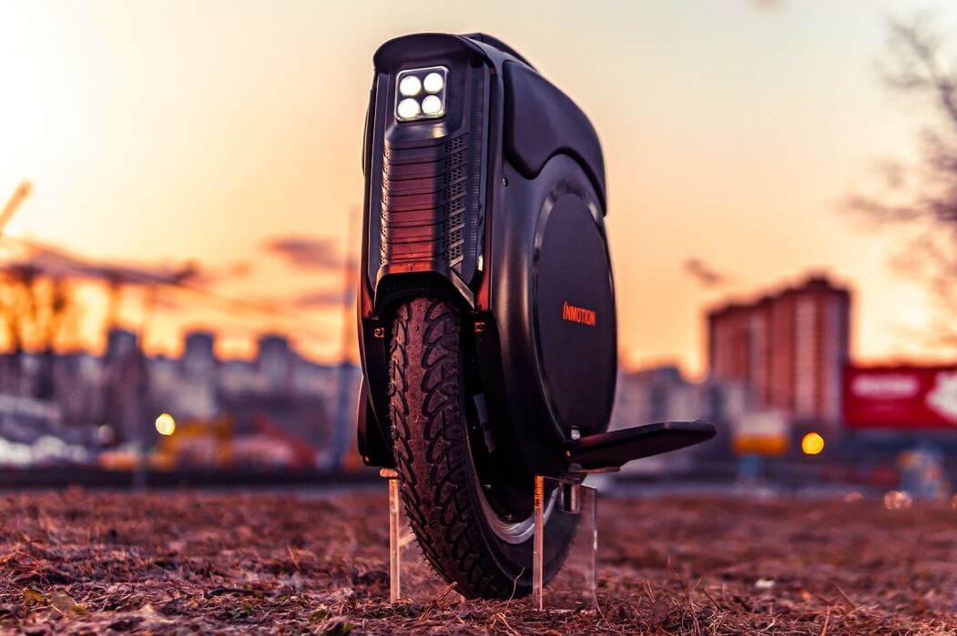 Choosing the Best Electric Unicycle — Electric unicycle fast riding