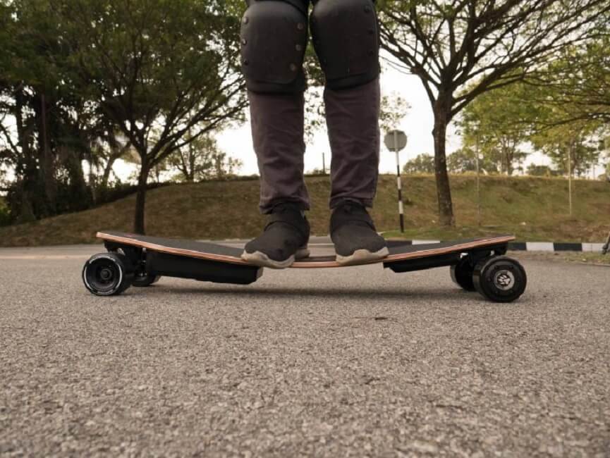 Lycaon GR 2021 electric skateboard — Deck flex