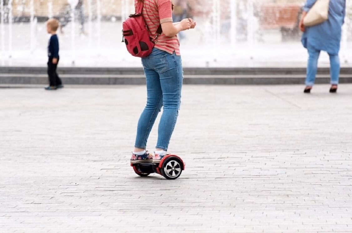 How to ride a hoverboard without falling — Riding a hoverboard without falling requires practice, patience, and following some essential tips how to ride a hoverboard for beginners