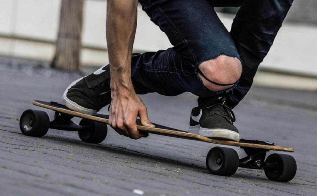 Long board tricks — Is Longboard Pumping Easy?