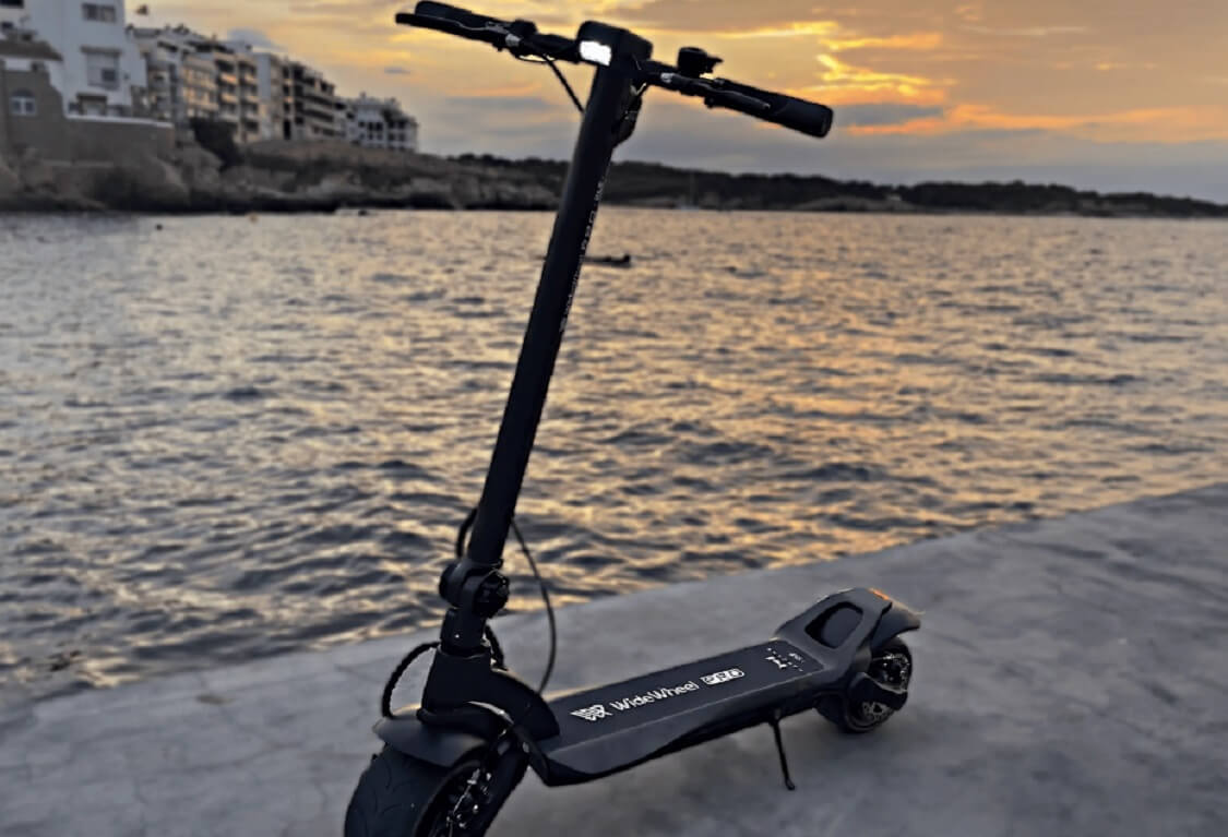 Mercane WideWheel Pro — Foldable electric scooter for heavy adults