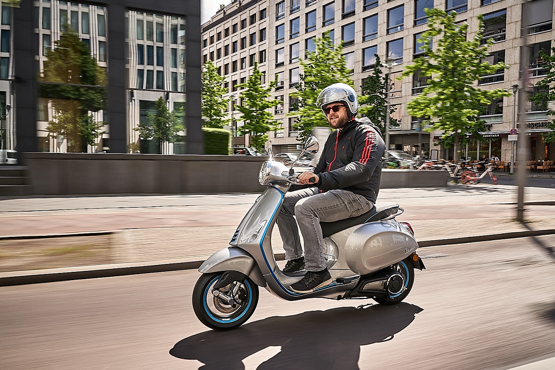 Performance-wise, the Vespa Elettrica impressed me with its zippy acceleration and nimble handling