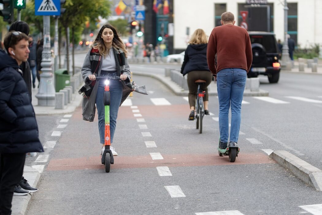 Electric scooter safe — Respect pedestrians