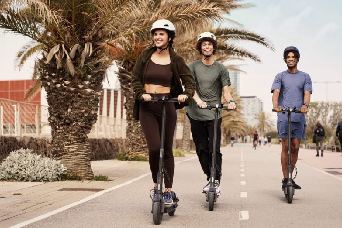 Smart Features — Xiaomi has integrated intelligent features into the M365 Electric Scooter, elevating the overall user experience